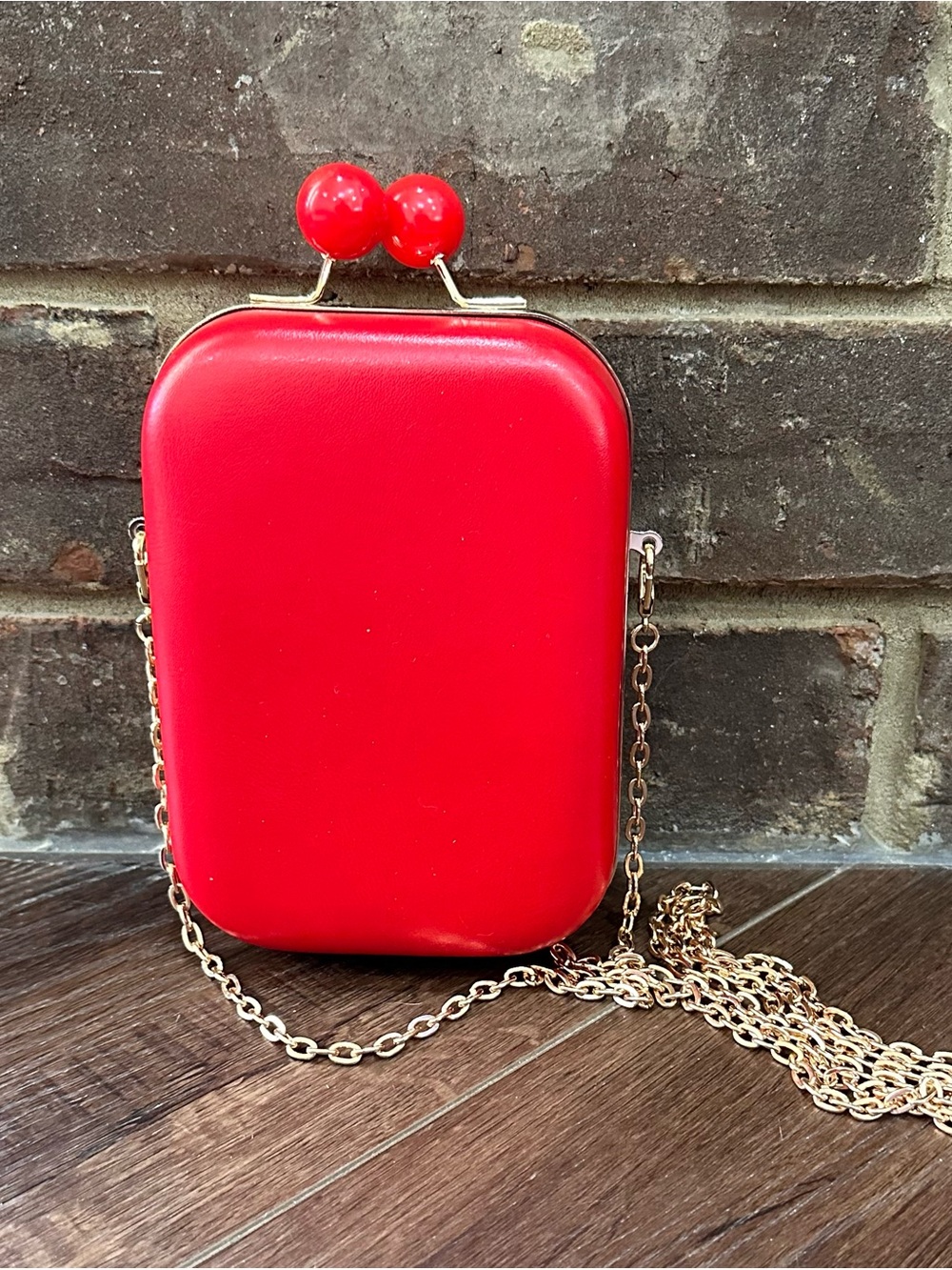 Elizabeth Arden Red Clutch  Crossbody Bag w Kiss Lock & Gold Detachable Chain 7"